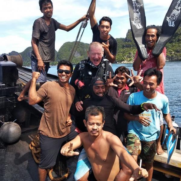 Ratu Laut crew with guest